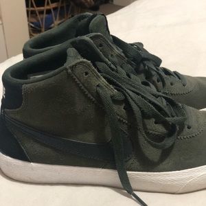 Olive green suede Nike skateboard sneakers.